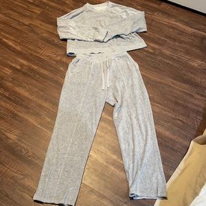 Love by Gap velvet sweat set size small